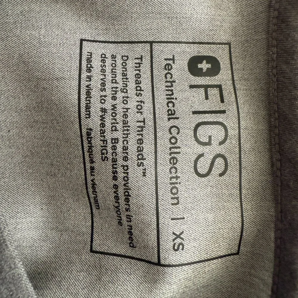 Fig's Three-Pocket Scrub Top, Men's, XS, Gray - Picture 3 of 3